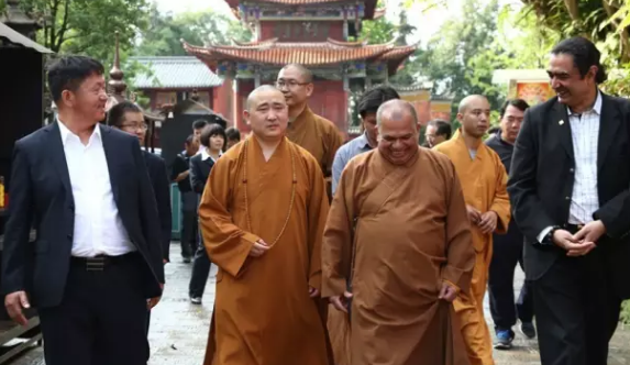 世界佛教徒聯(lián)誼會副會長、世佛聯(lián)駐聯(lián)合國教科文組織使團團長釋法寶大法師蒞臨恒益集團指導(dǎo)